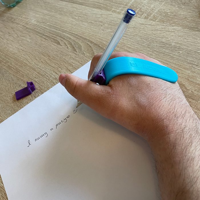 Универсальный адаптер для письменной ручки, вилки, стакана